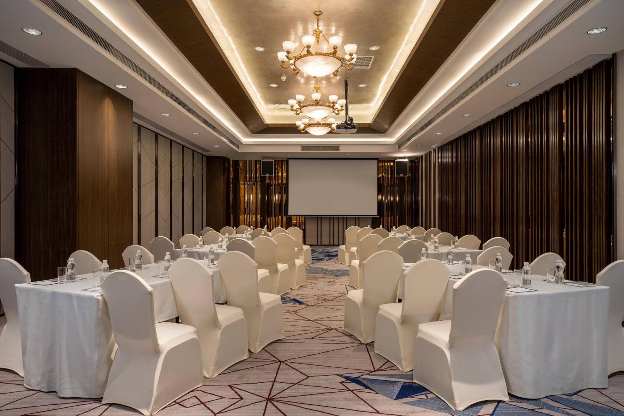 Renaissance Shenzhen Luohu Hotel Exterior photo