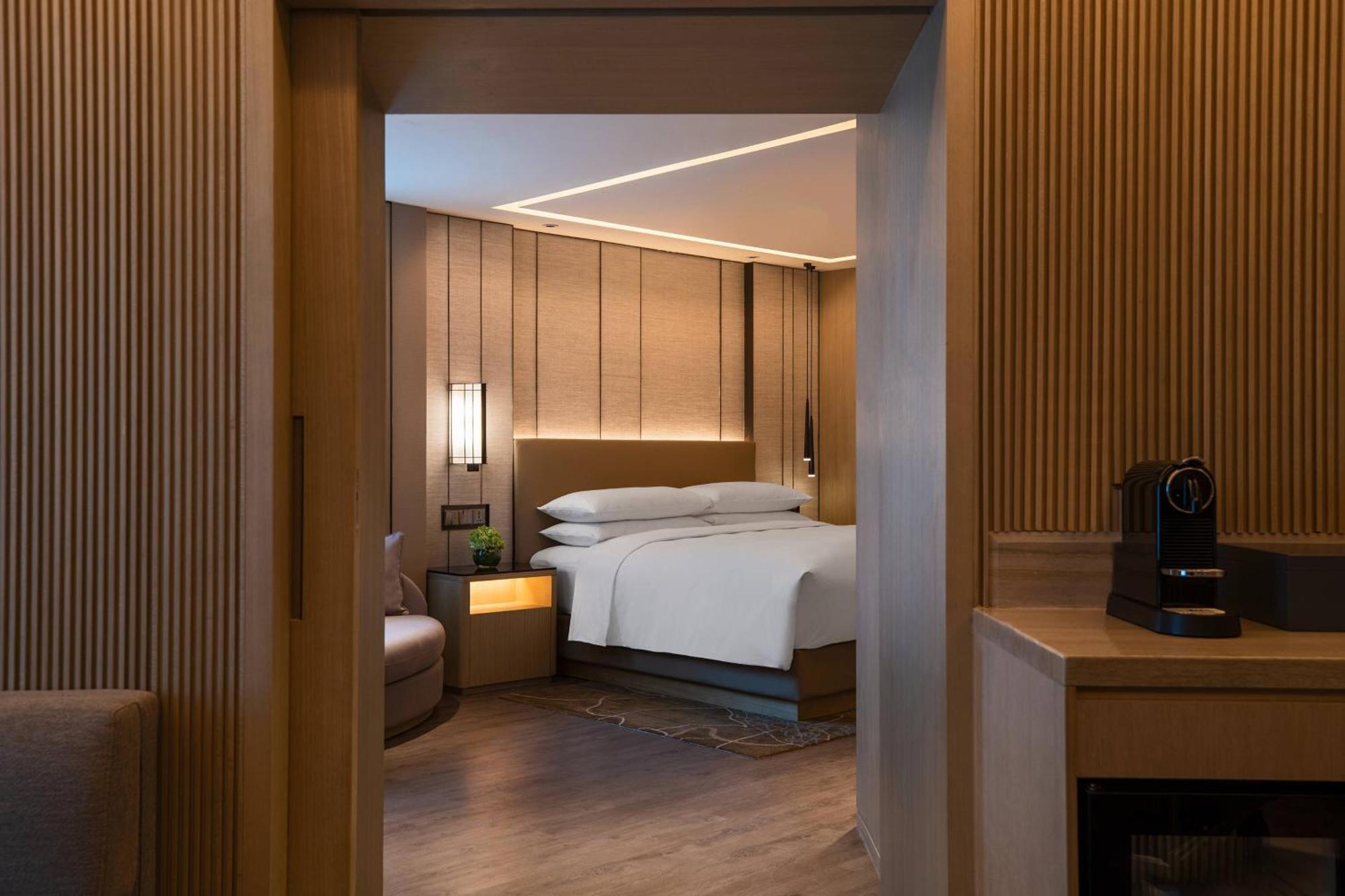 Renaissance Shenzhen Luohu Hotel Exterior photo